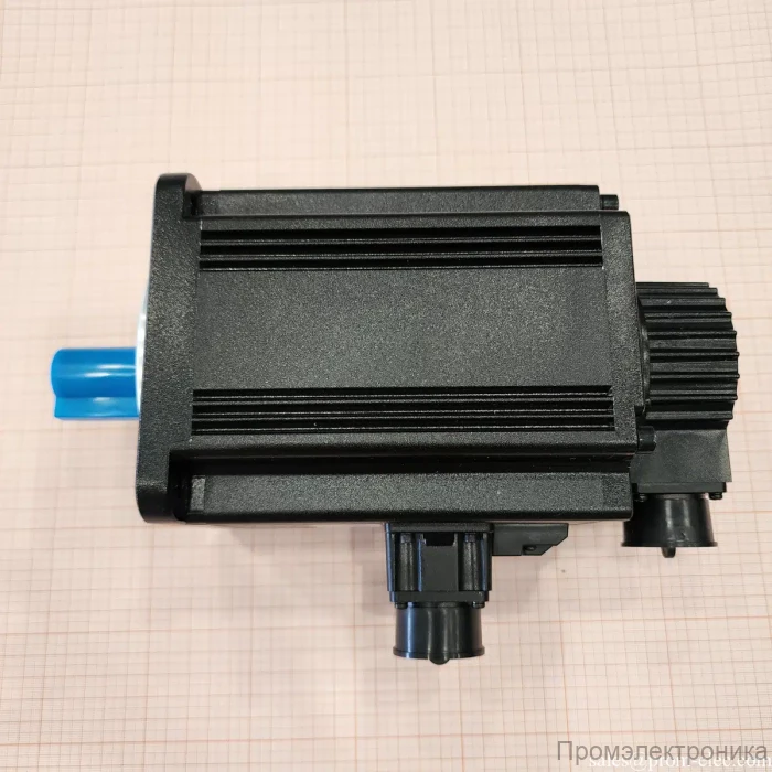 ECMA-K11320SS Серводвигатель переменного тока 2.0кВт, 400В, 2000об/мин, с тормозом и сальником, вал со шпонкой и внутренней резьбой