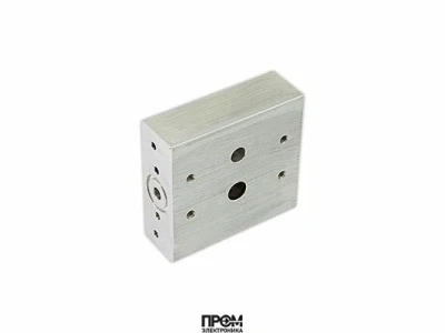 Распределительный блок 75 x 70 x 25 мм
